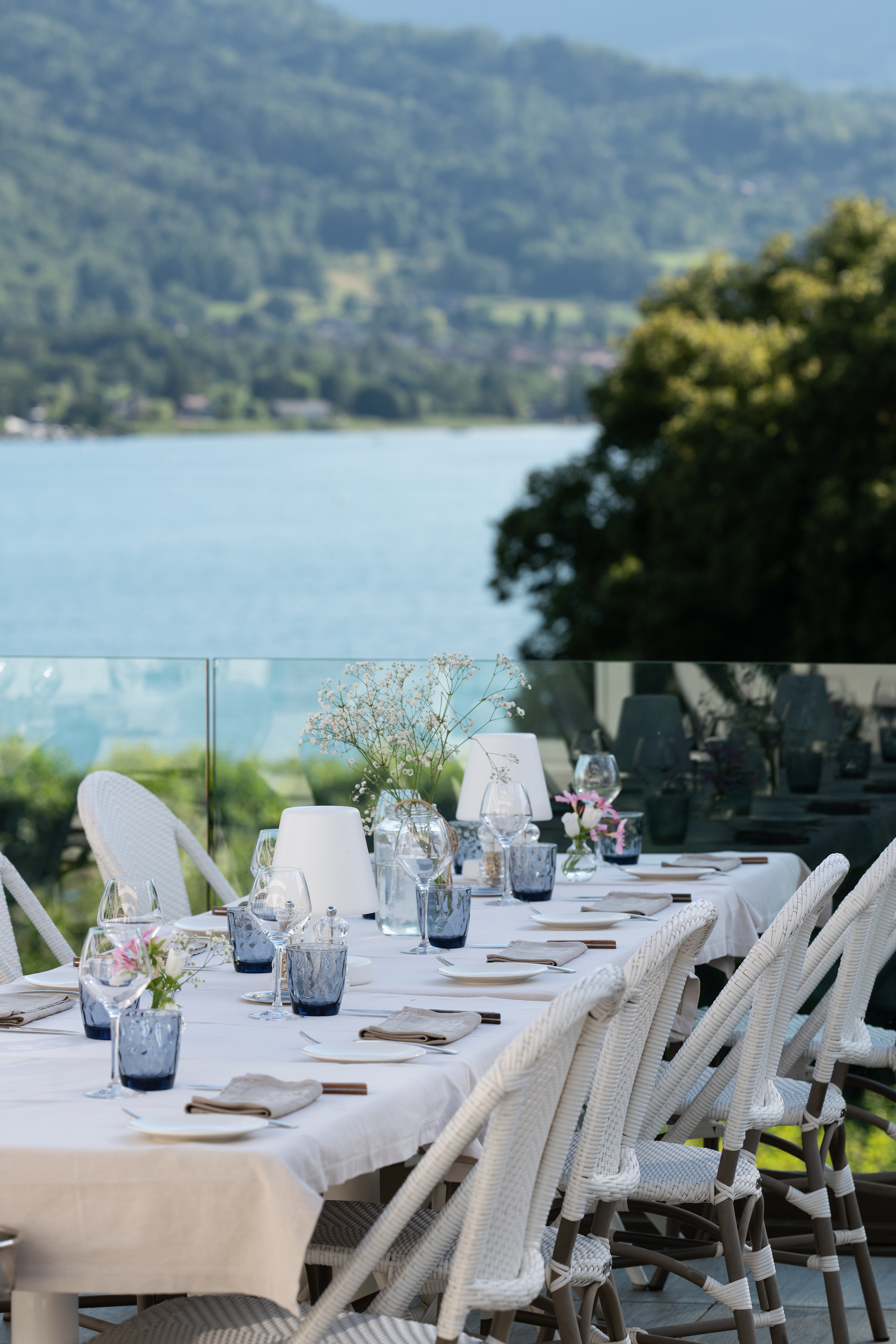 The restaurant of the Beau Site Talloires hotel, for gatherings by Lake Annecy